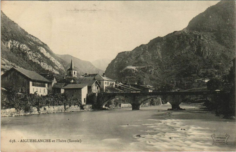 Carte postale ancienne Aigueblanche et l'Isere