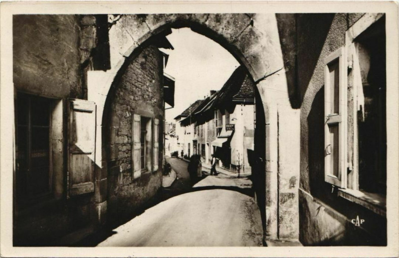 Carte postale ancienne Saint-Genix-sur-Guiers La Vieille Porte
