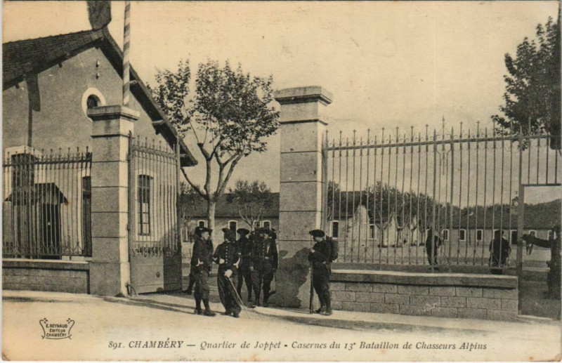 Carte postale ancienne Chambery Casernes du 13 Bataillon de Chasseurs Alpins