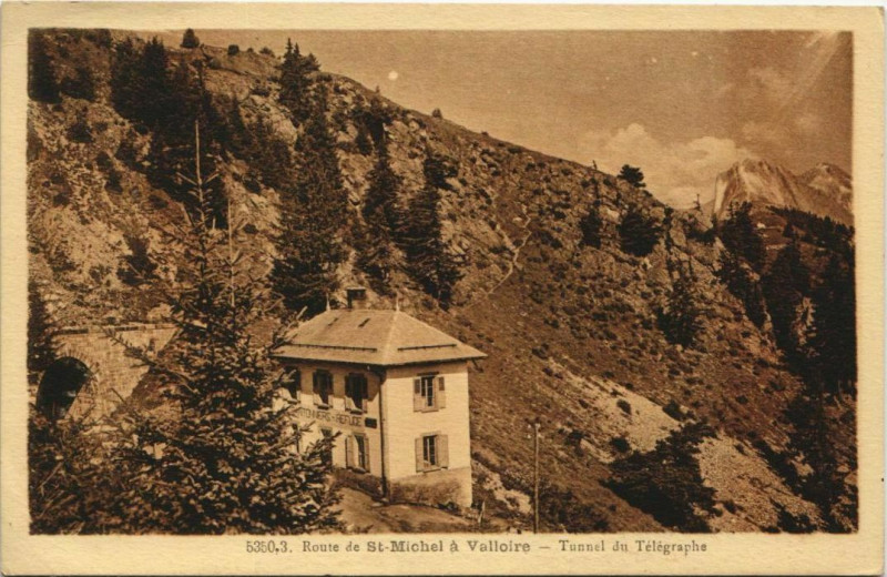 Carte postale ancienne Route de Saint-Michel a Valloire - Tunnel du Telegraphe à Valloire