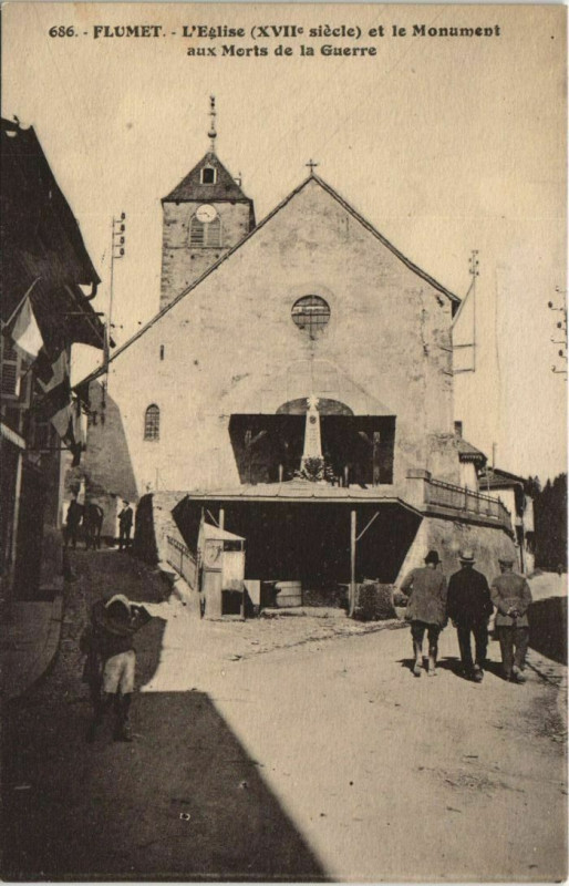 Carte postale ancienne Flumet L'Eglise et le Monument aux Morts à Flumet