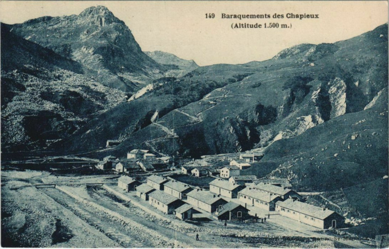 Carte postale ancienne Baraquements des Chapeaux