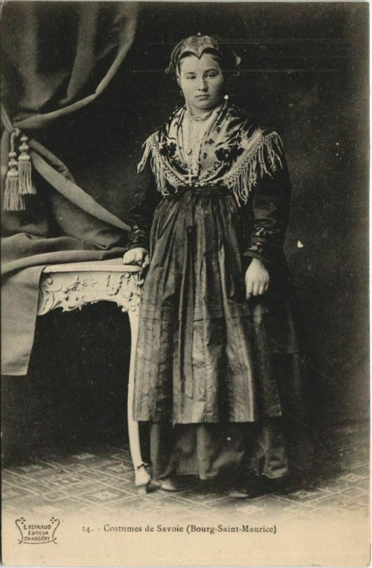 Carte postale ancienne Bourg-Saint-Maurice Costume - Femme - Type à Bourg-Saint-Maurice