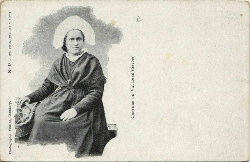Carte postale ancienne Valloire Costume - Femme - Type à Valloire
