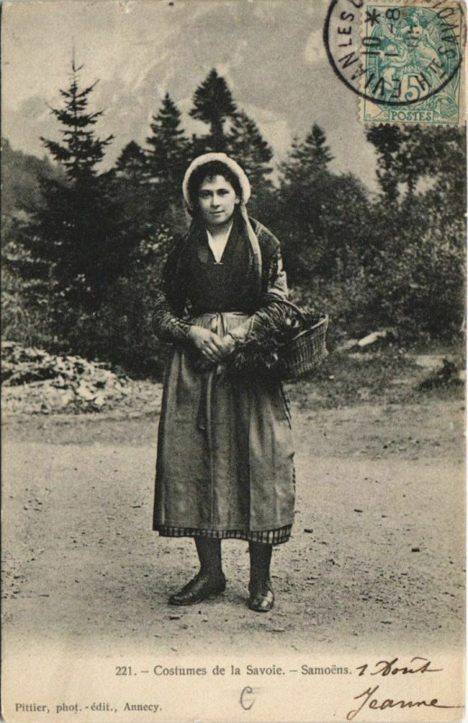 Carte postale ancienne Samoens Costume - Femme - Type