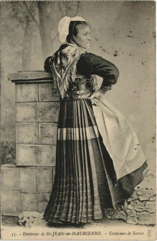 Carte postale ancienne Saint-Jean-de-Maurienne Environs - Costume - Femme - Type à Saint-Jean-de-Maurienne