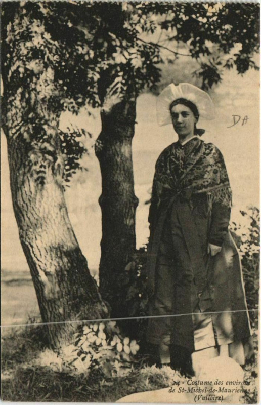 Carte postale ancienne Valloire Costume - Femme - Type à Valloire