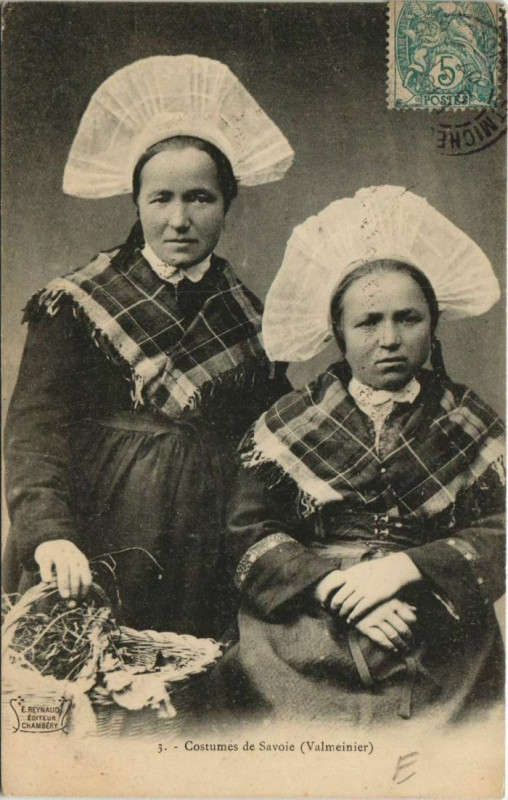 Carte postale ancienne Valmeinier Costumes - Femmes - Types à Valmeinier