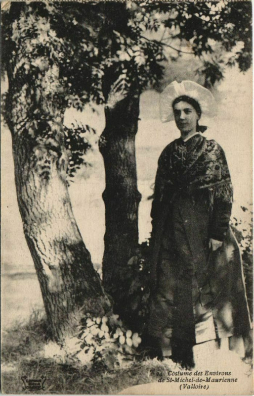 Carte postale ancienne Valloire Costume - Femme - Type à Valloire