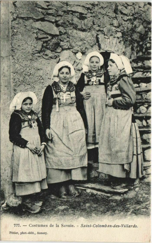 Carte postale ancienne Saint-Colomban-des-Villards Costumes - Femmes - Types à Saint-Colomban-des-Villards