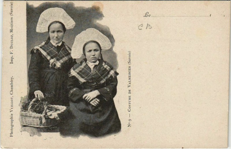 Carte postale ancienne Valmeinier Costumes - Femmes - Types à Valmeinier