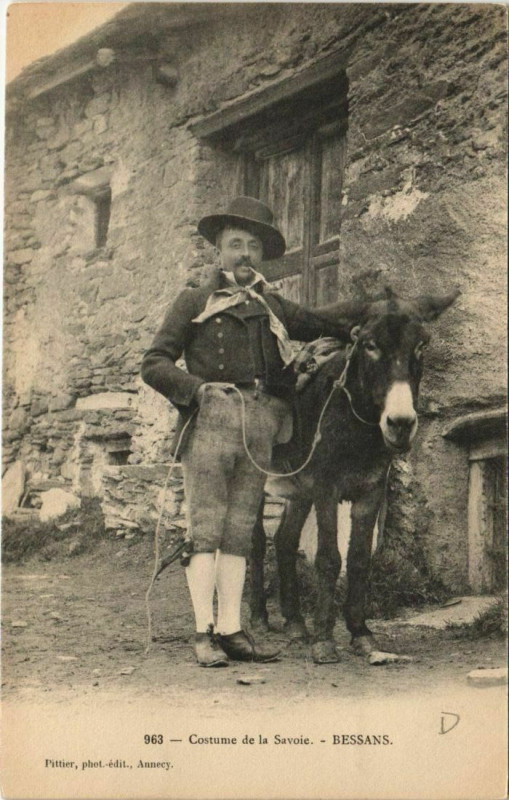 Carte postale ancienne Bessans Costume de la Savoie - Type à Bessans