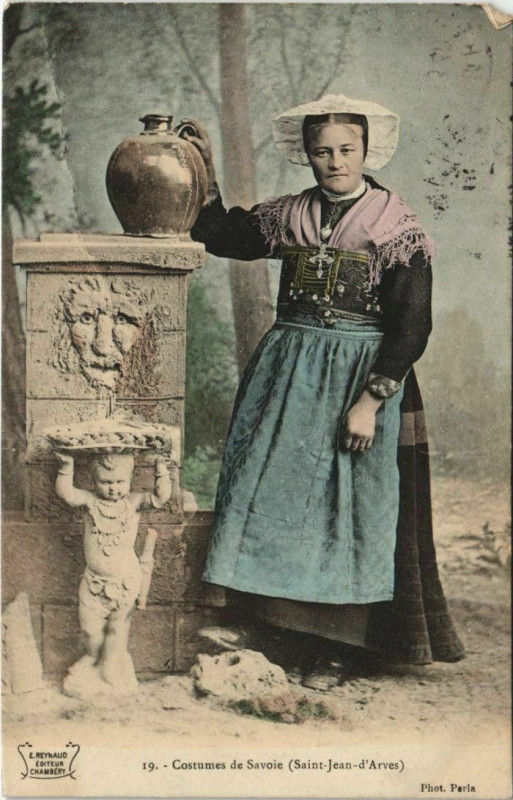 Carte postale ancienne Saint-Jean-d'Arves Costume - Femme - Type à Saint-Jean-d'Arves