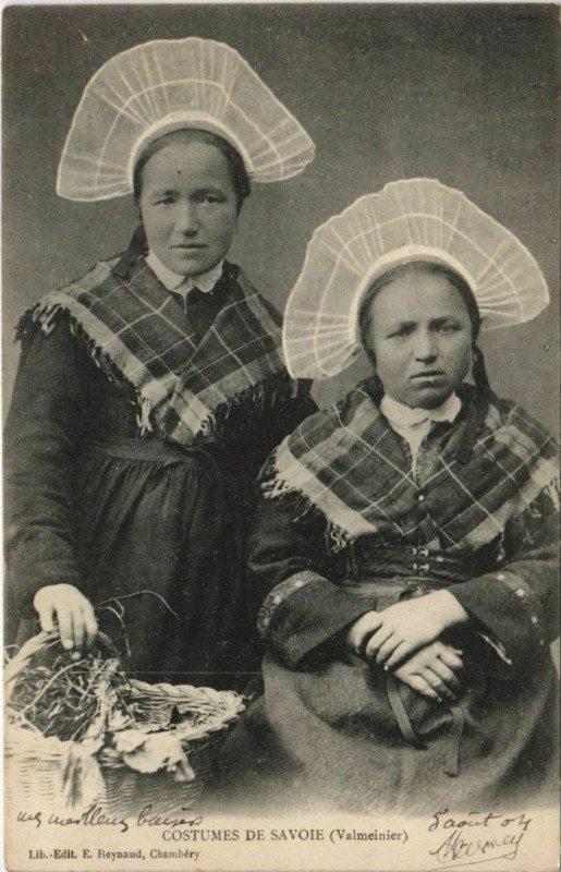 Carte postale ancienne Valmeinier Costumes de la Savoie - Femmes - Types à Valmeinier