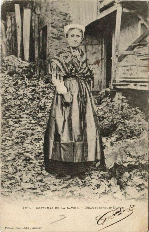 Carte postale ancienne Beaufort-sur-Doron Costumes de la Savoie - Femme - Type à Beaufort
