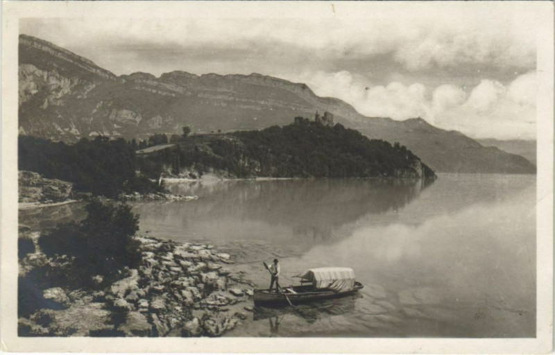Carte postale ancienne Aix-les-Bains Lac du Bourget - Chateau de Chatillon à Aix-les-Bains