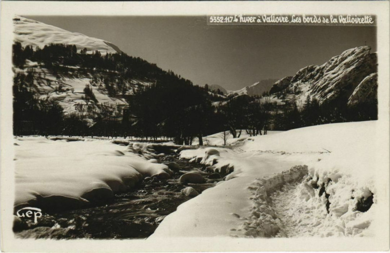 Carte postale ancienne Valloire Les Bords de la Valloirette à Valloire