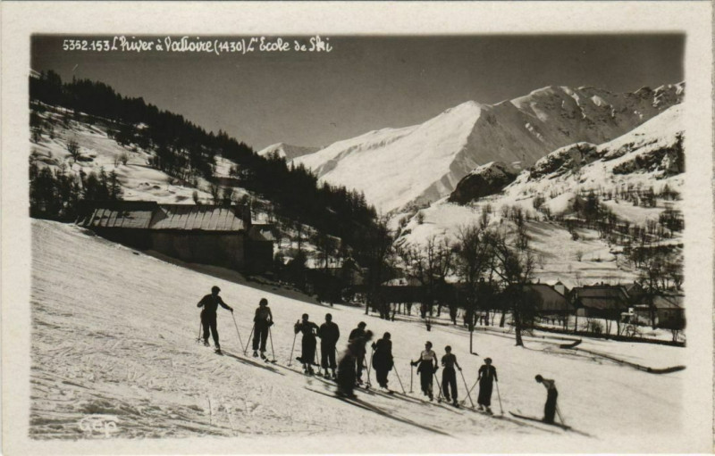 Carte postale ancienne Valloire L'Hiver a Valloire - L'Ecole de Ski à Valloire