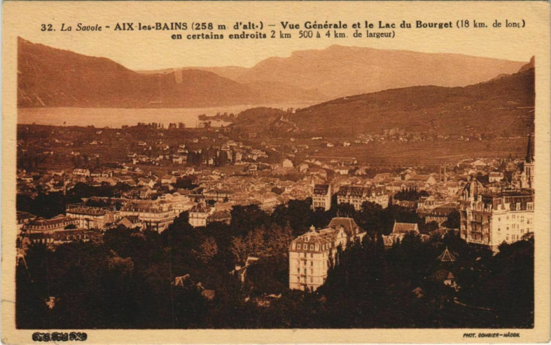 Carte postale ancienne Aix-les-Bains Vue Generale et le Lac du Bourget à Aix-les-Bains