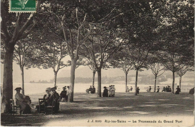 Carte postale ancienne Aix-les-Bains La Promenade du Grand Port à Aix-les-Bains