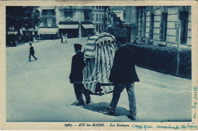 Carte postale ancienne Aix-les-Bains Les Porteurs à Aix-les-Bains