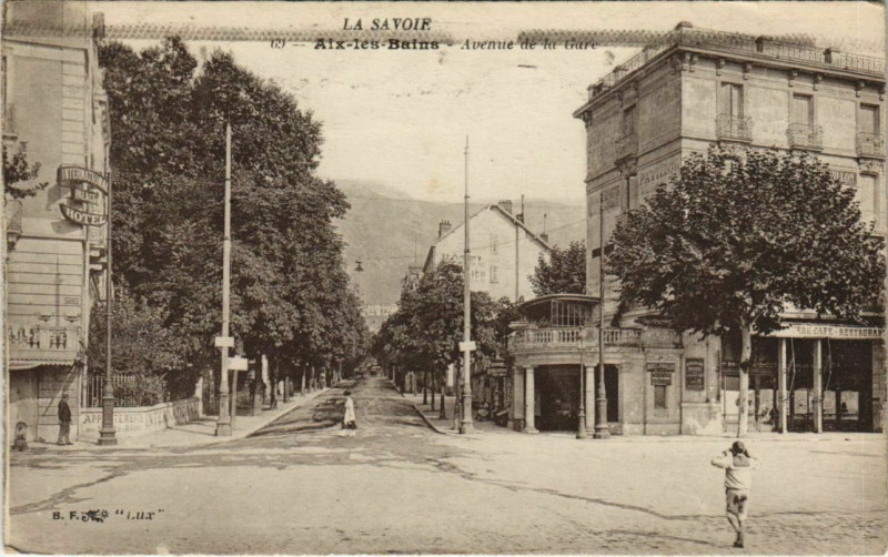 Carte postale ancienne Aix-les-Bains Avenue de la Gare à Aix-les-Bains