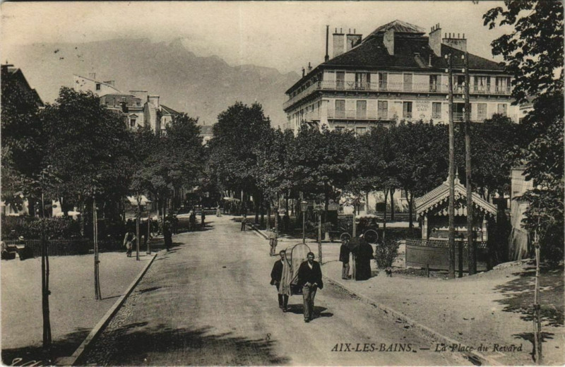 Carte postale ancienne Aix-les-Bains La Place du Revard à Aix-les-Bains