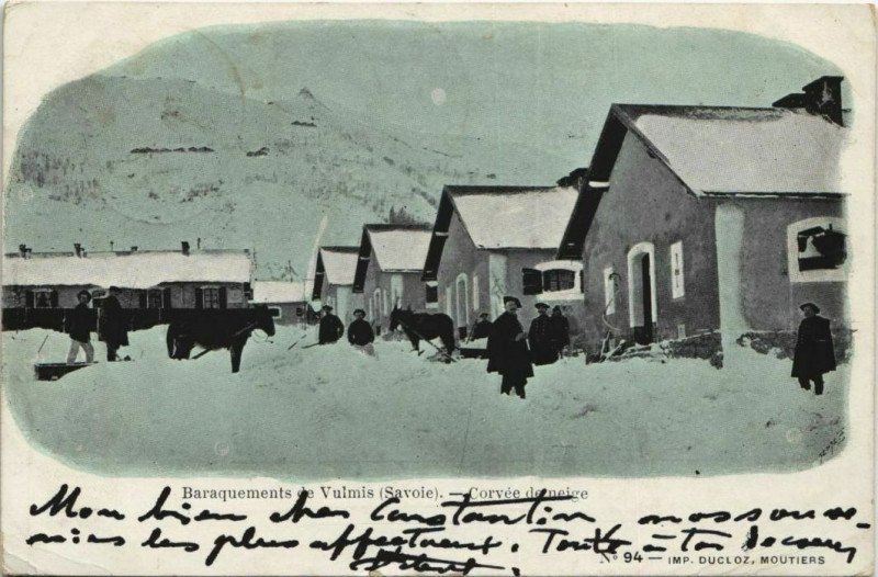 Carte postale ancienne Baraquements de Vulmis - Corvee de Niege