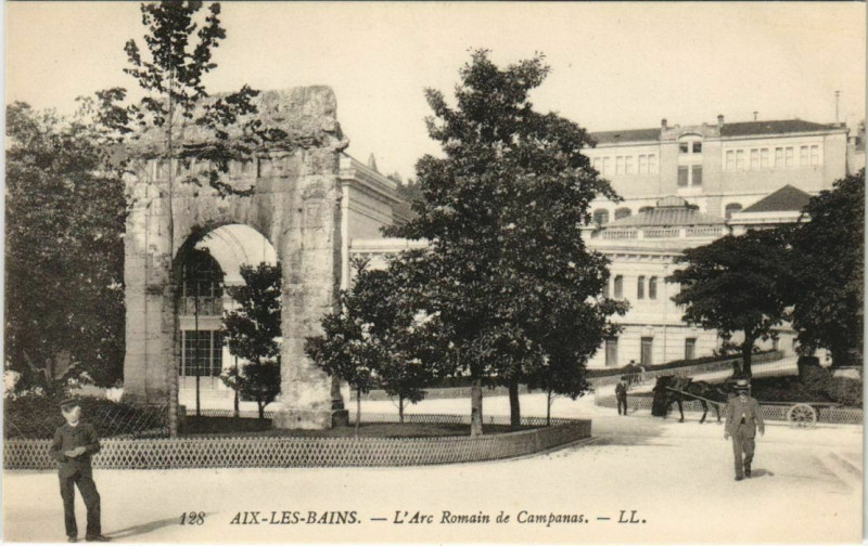 Carte postale ancienne Aix-les-Bains L'Arc Romain de Campanas à Aix-les-Bains