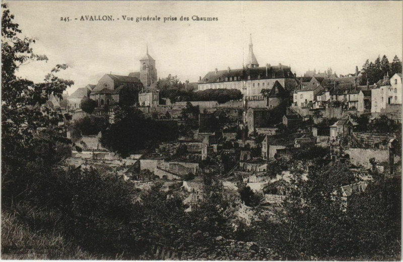 Carte postale ancienne Avallon Vue Generale prise des Chaumes France à Avallon