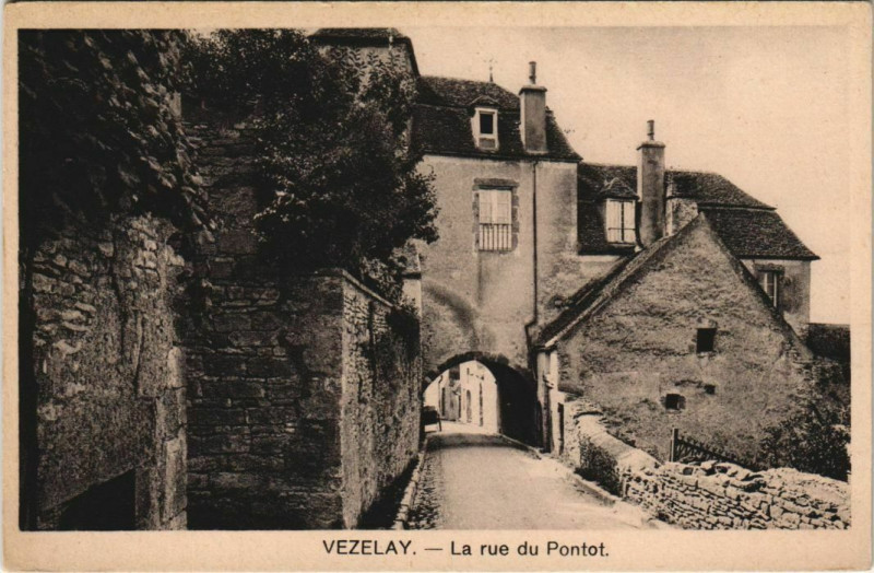 Carte postale ancienne Vezelay La Rue du Pontot France