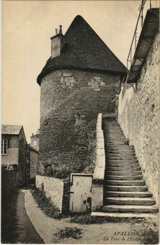 Carte postale ancienne Avallon La Tour France à Avallon