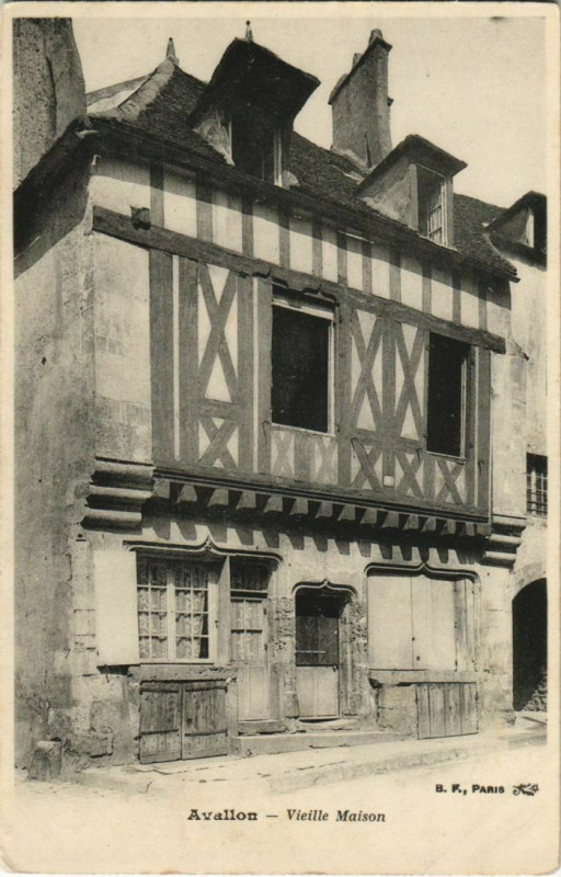 Carte postale ancienne Avallon Vieille Maison France à Avallon