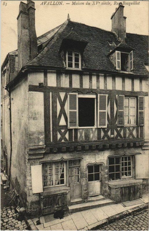 Carte postale ancienne Avallon Maison du Xv e siecle France à Avallon
