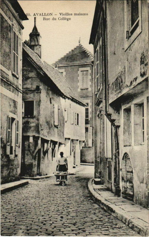 Carte postale ancienne Avallon Vieilles maisons, Rue du College France à Avallon
