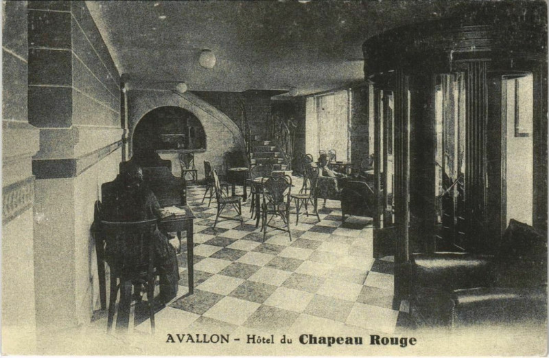 Carte postale ancienne Avallon Hotel du Chapeau Rouge France à Avallon