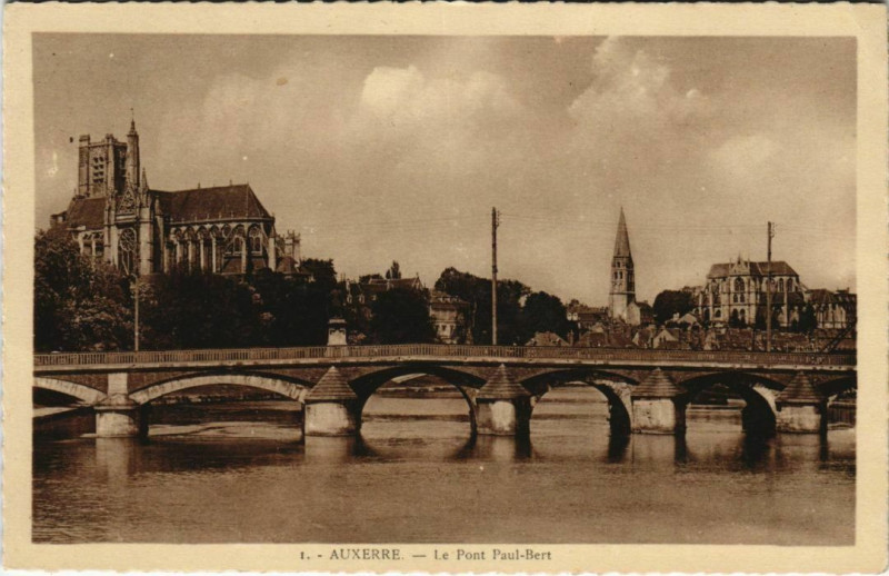 Carte postale ancienne Auxerre Le Pont Paul Bert France à Auxerre