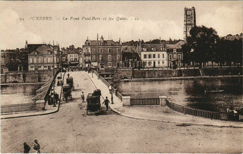 Carte postale ancienne Auxerre Le Pont Paul Bert France à Auxerre
