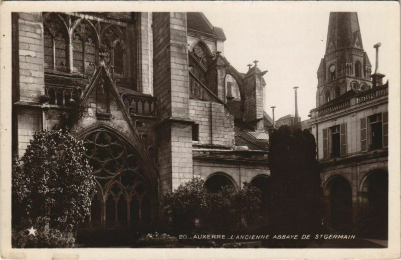 Carte postale ancienne Auxerre L'Ancienne Abbaye de Saint-germain France à Auxerre