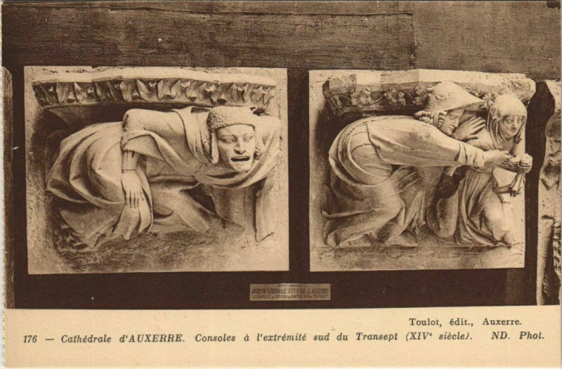 Carte postale ancienne Auxerre Consoles a l'extremite sud du Transept France à Auxerre
