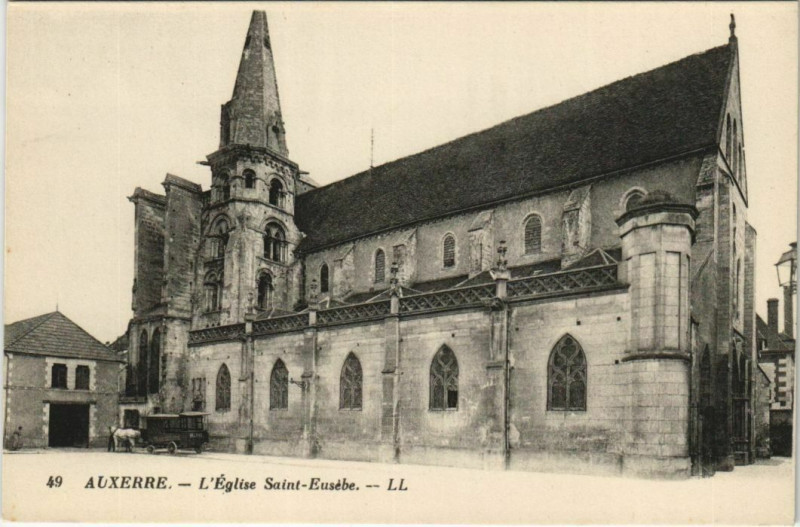 Carte postale ancienne Auxerre L'Eglise Saint-Eusebe France à Auxerre