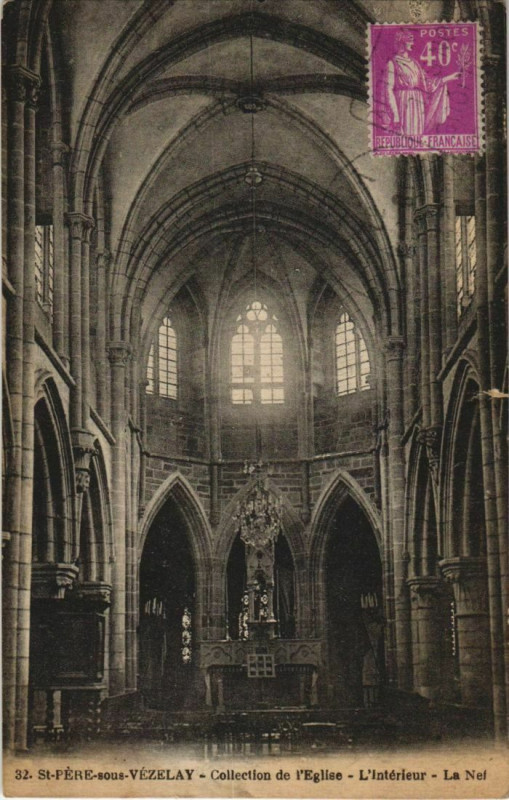 Carte postale ancienne Vezelay Collection de l'Eglise, l'interieur France