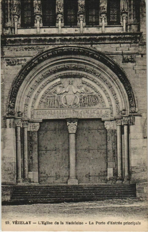 Carte postale ancienne Vezelay L'Eglise de la Madeleine France