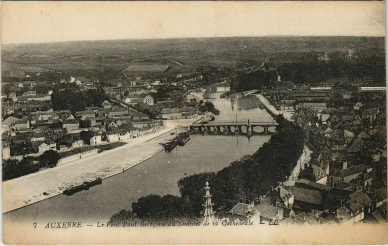 Carte postale ancienne Auxerre Le Pont Paul Bert France à Auxerre