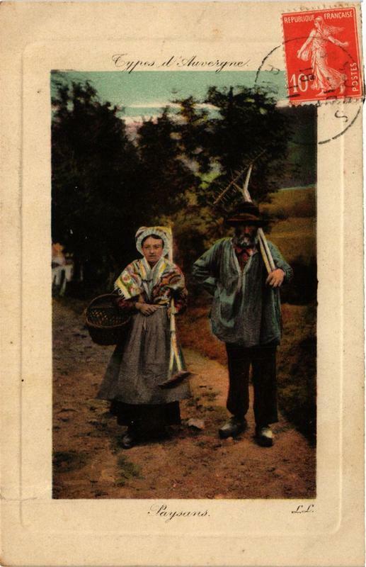 Carte postale ancienne Types d'Auvergne Paysans Folklore