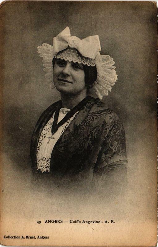 Carte postale ancienne Angers Coiffe Angevine Folklore