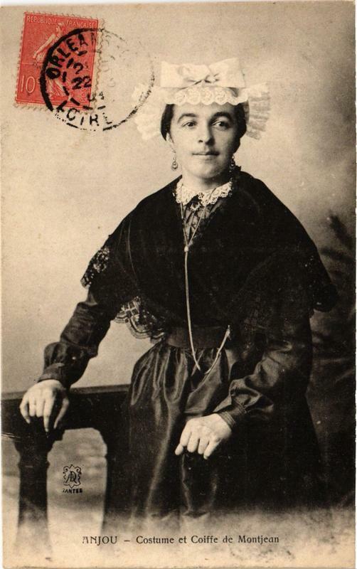 Carte postale ancienne Anjou Costume et Coiffe de Montjean Folklore