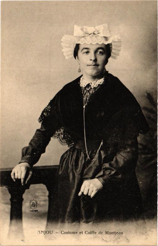 Carte postale ancienne Anjou Costume et Coiffe de Montjean Folklore