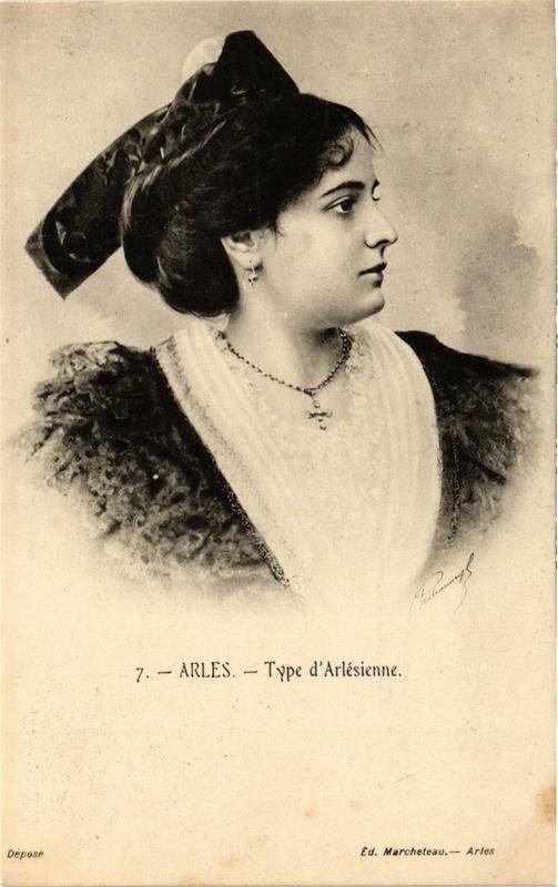 Carte postale ancienne Arles Type d'Arlesienne Folklore