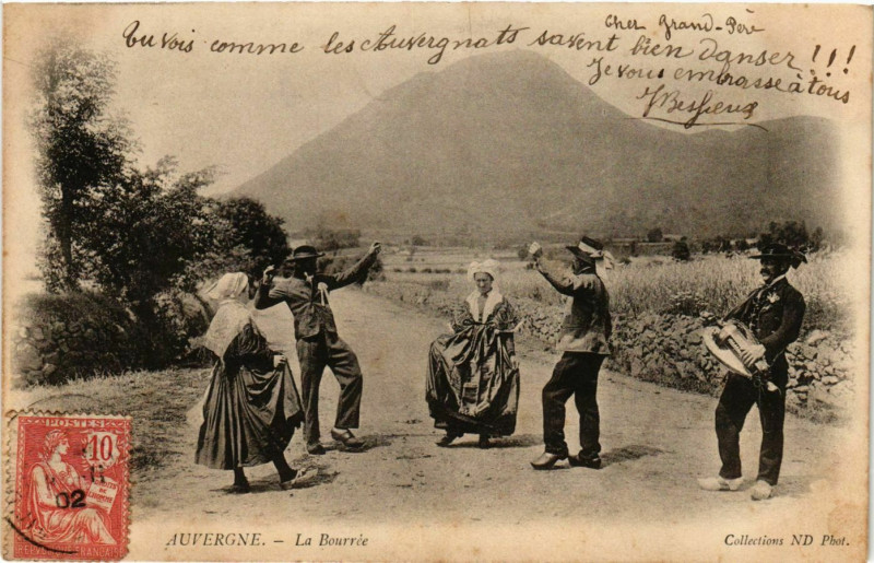 Carte postale ancienne Auvergne La Bourrée France Folklore